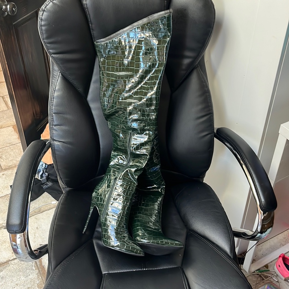 Snake Skin Green Size 8